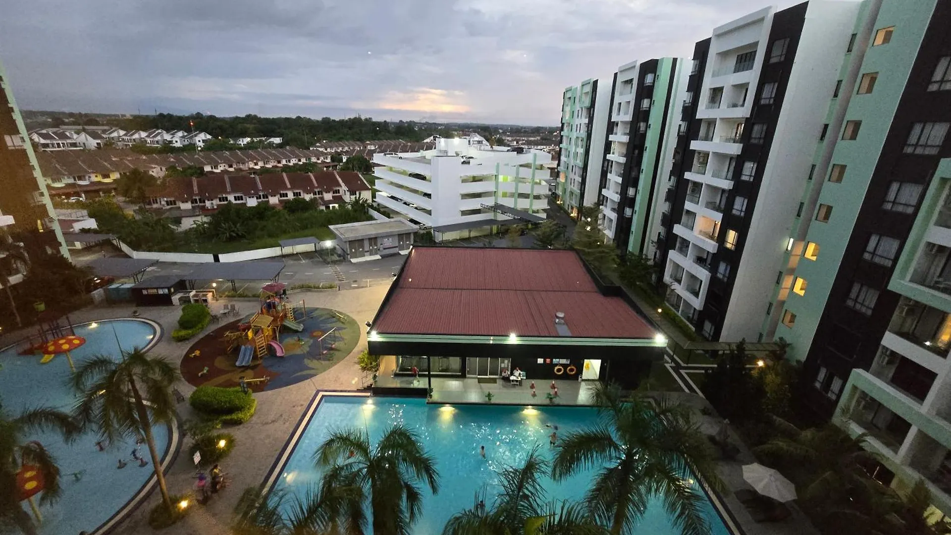 Manhattan Condomium Water Park Land @ Ipoh 0*,  Malasia