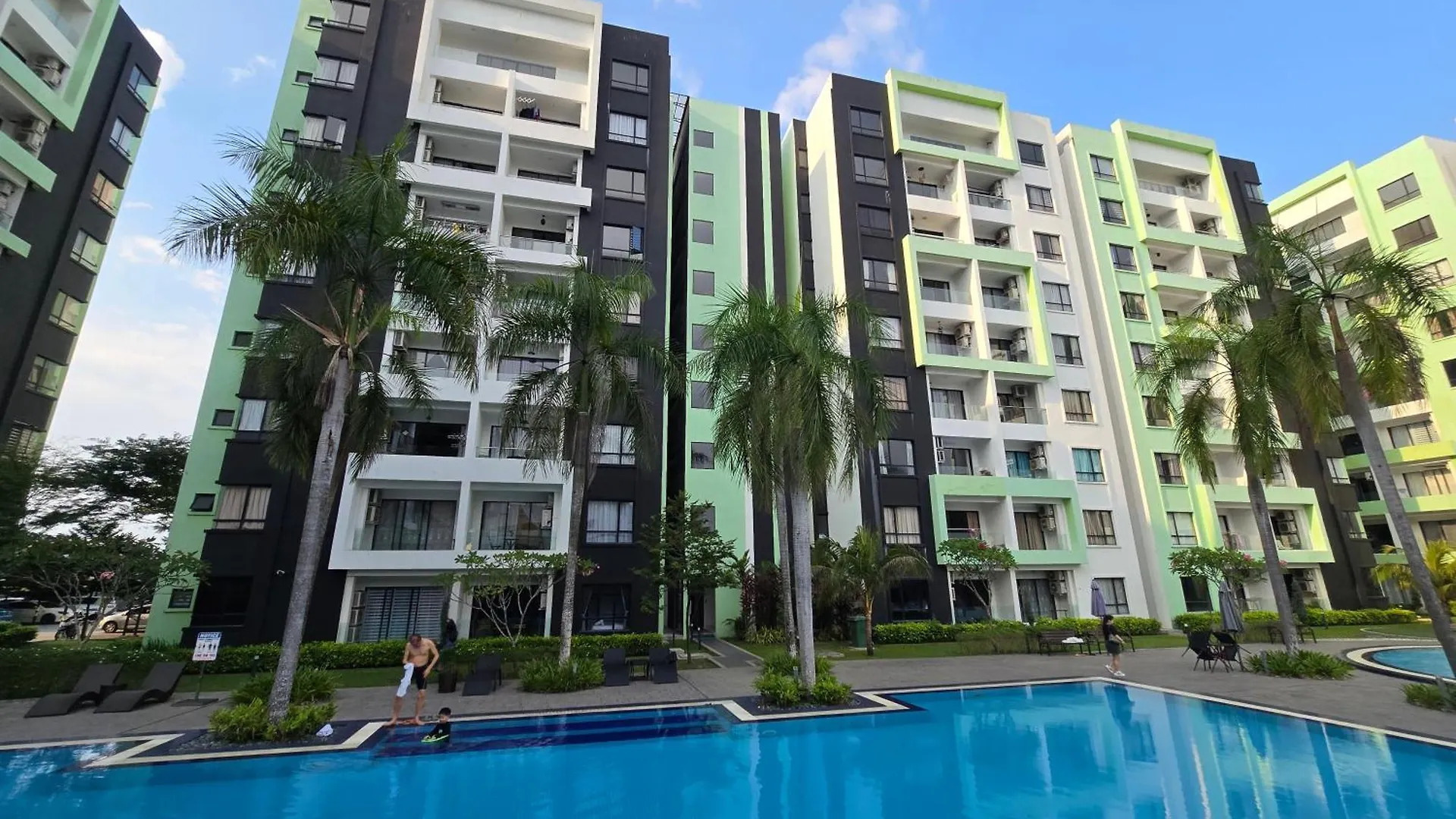 Manhattan Condomium Water Park Land @ Ipoh 0*,